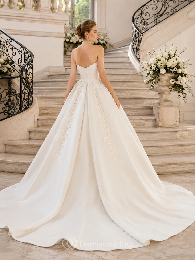 Robe de bal classique en satin sans bretelles avec traîne chapelle, robe de mariée princesse view 2