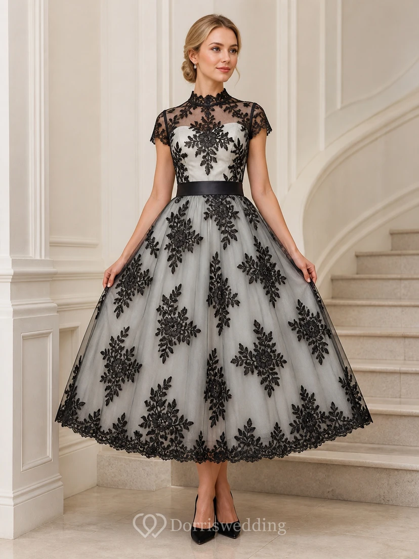 Schwarzes, elegantes Vintage-Gästekleid in Teelänge, A-Linie, mit hohem Kragen und Spitze