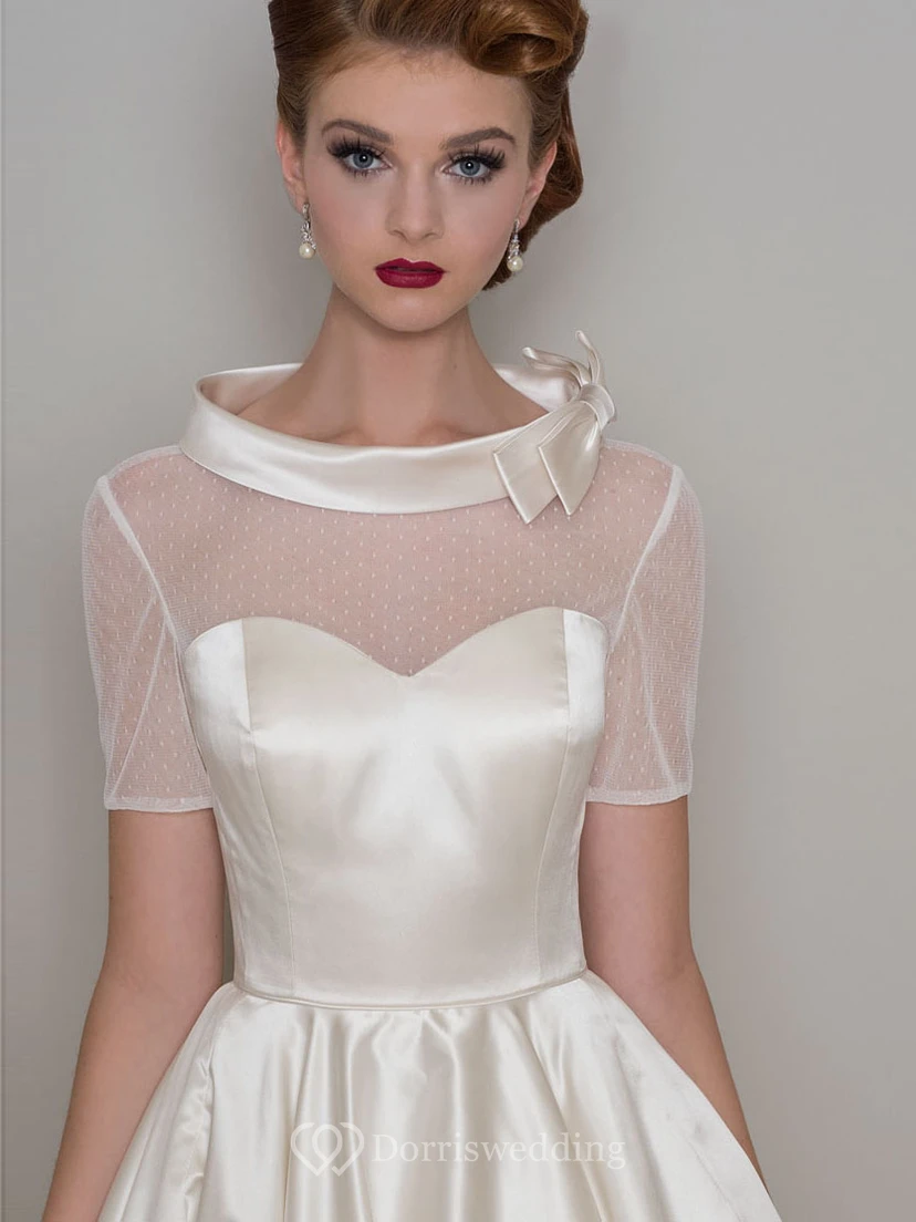 Vestido de novia de satén de manga corta con lazo, corte en A y largo hasta la rodilla view 4