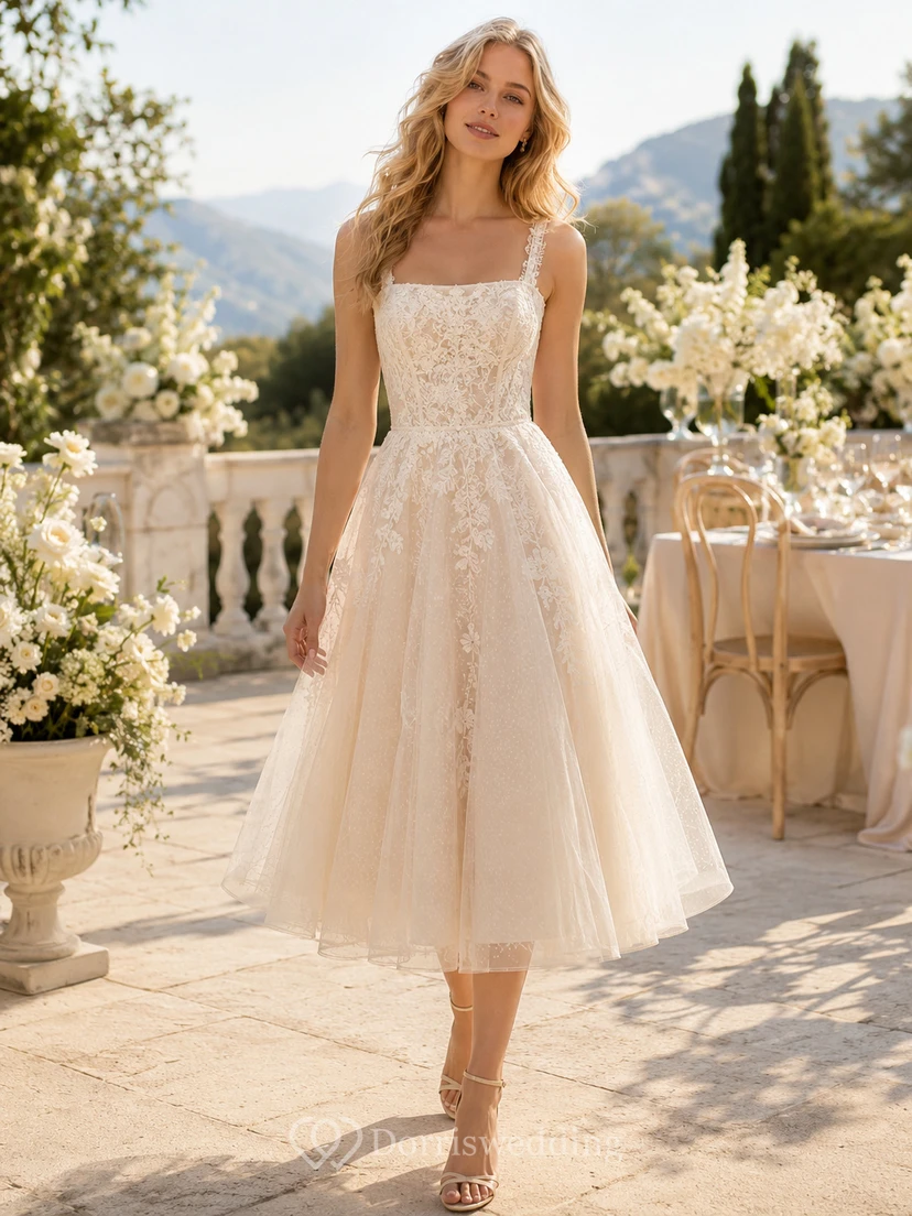 Robe de mariée mi-longue en tulle avec corsage en dentelle et taille naturelle
