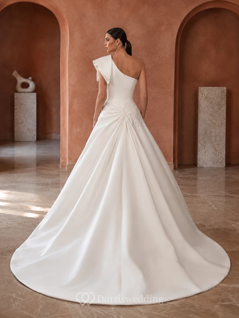Robe de bal asymétrique en satin plissée avec traîne courte view 2