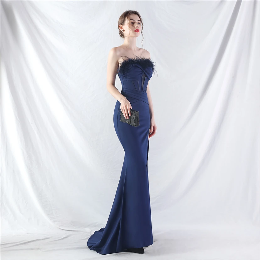 Fischgrätmusterweste, tailliertes Satinkleid mit Faltenwurf, handgefertigtes High-End-Abendkleid mit Straußenfedern view 14