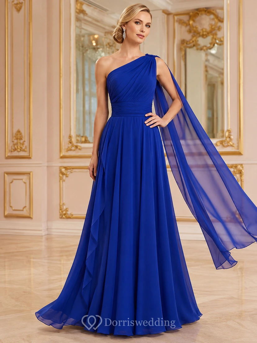 Königsblaues, schulterfreies Chiffon-Cape-Ballkleid