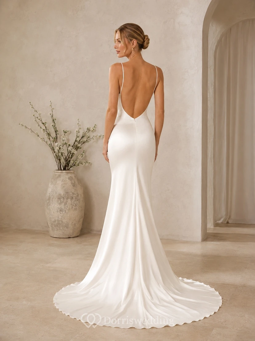 Robe de mariée fourreau drapée à traîne balayée pour cérémonie. view 2