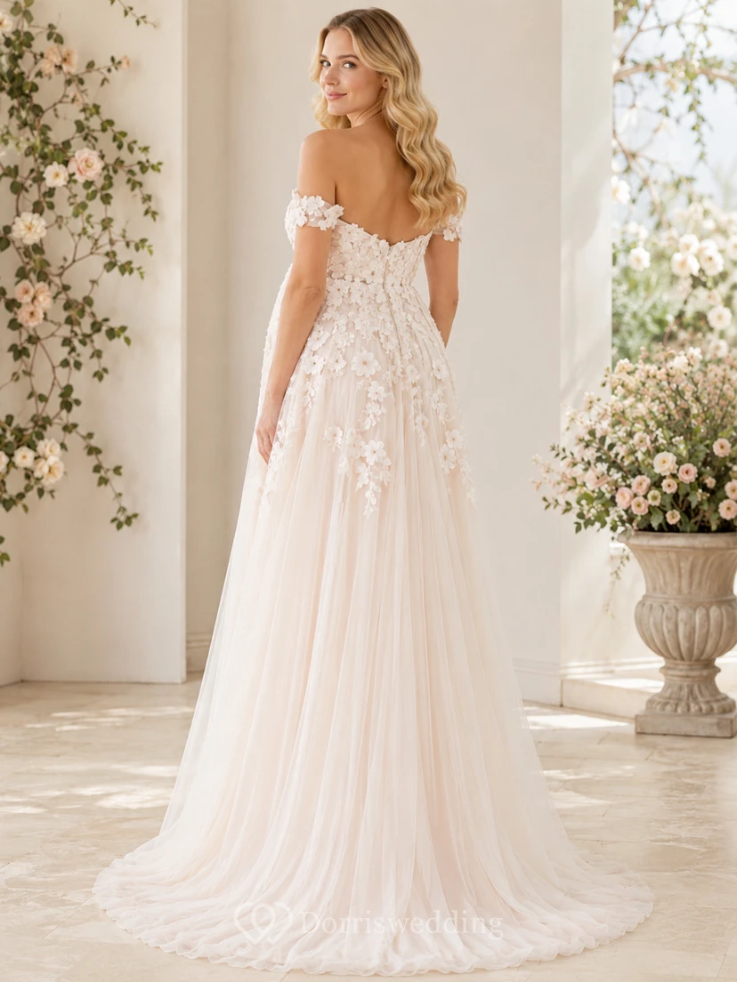Robe de mariée romantique de maternité en tulle à épaules dénudées et décolleté en cœur, ornée d'appliqués floraux, style empire view 2