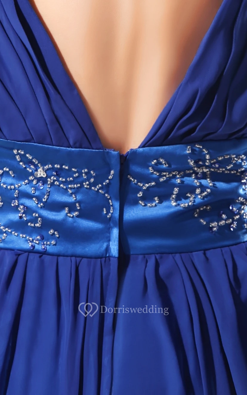 Robe de mariée empire en mousseline de soie, élégante, décolleté en V plongeant et taille ornée de perles. view 5