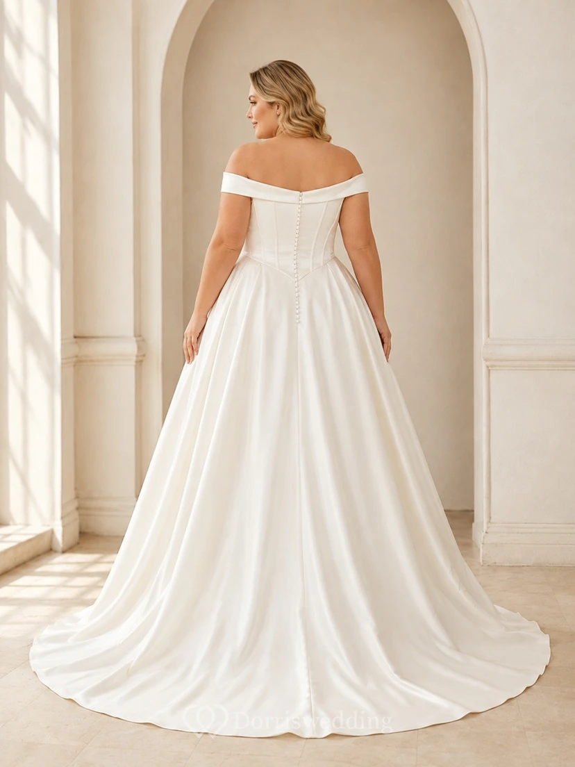 Vestido de novia de satén de talla grande con hombros descubiertos y cintura tipo vasco. view 2