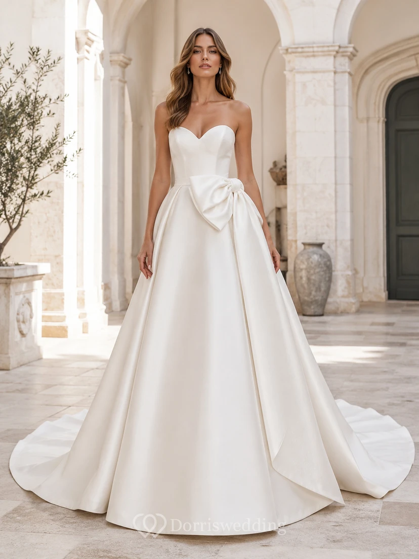 Vestido de novia minimalista de satén, estilo princesa, sin tirantes, con escote corazón y cola larga.
