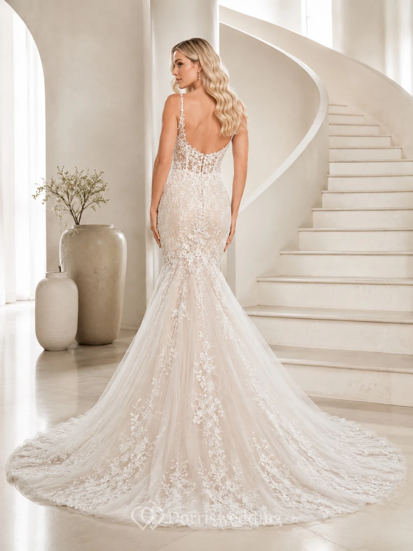 Robe de mariée sirène en dentelle florale sans manches à décolleté plongeant et traîne chapelle view 2