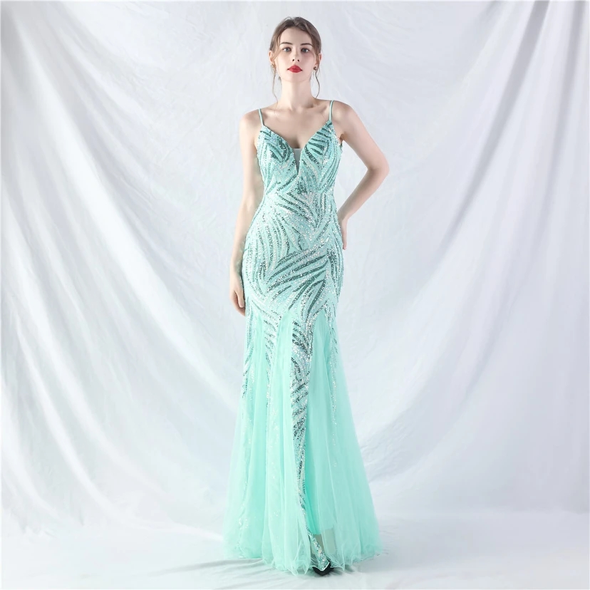 Paillettenbesetztes Abendkleid aus Netzstoff und Trägern view 47