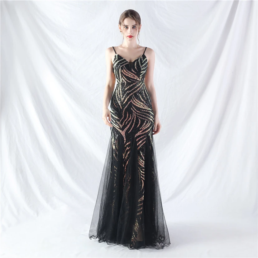 Paillettenbesetztes Abendkleid aus Netzstoff und Trägern view 19