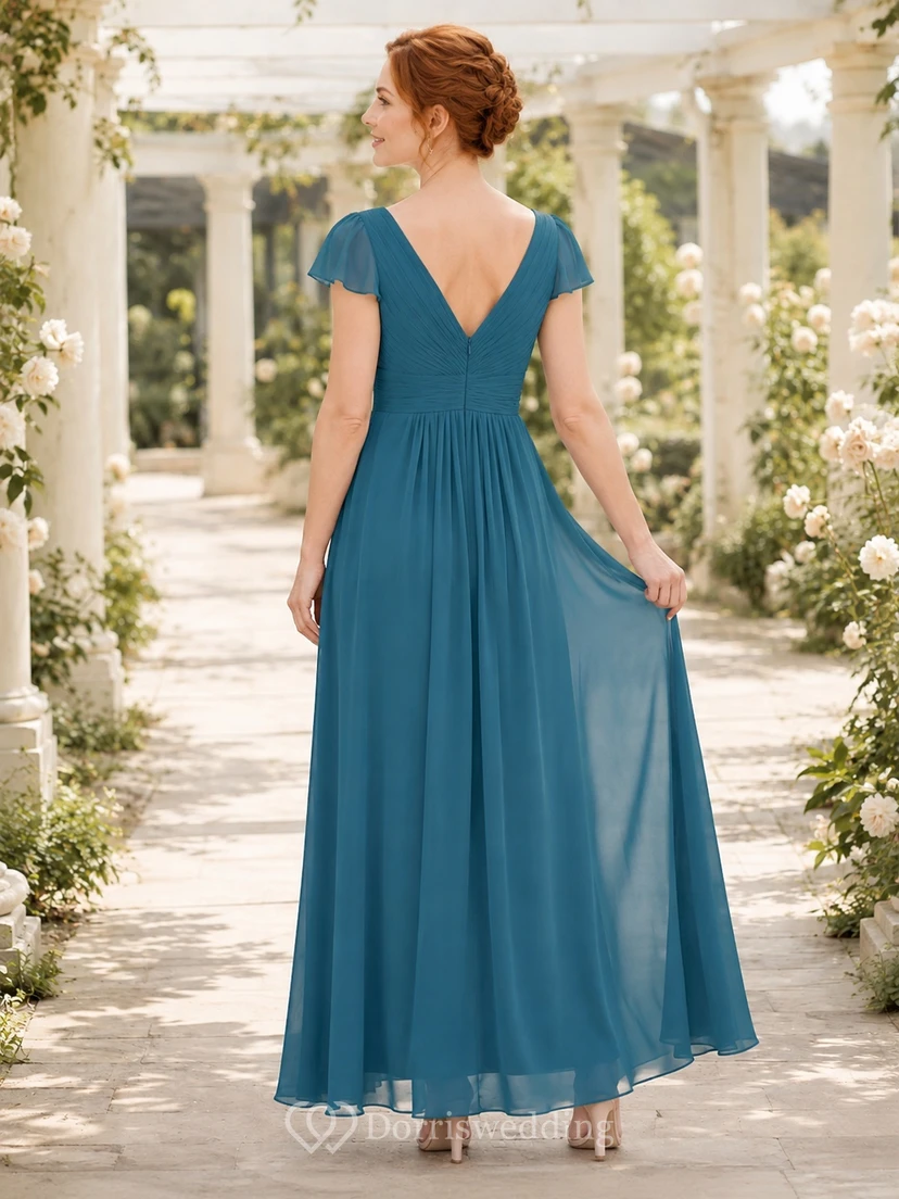 Robe de demoiselle d'honneur modeste en mousseline de soie bleu sarcelle, col en V, manches courtes, coupe trapèze, longueur au sol view 2