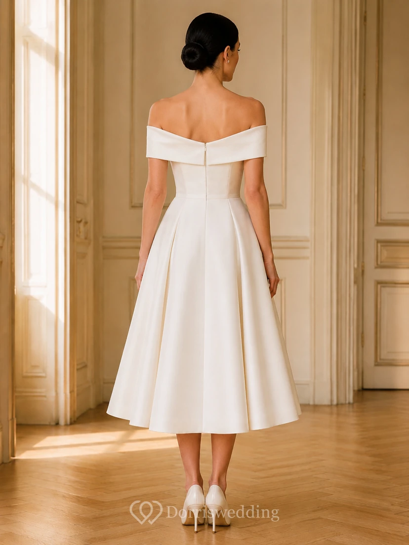 Robe de mariée civile vintage en satin, coupe trapèze, manches courtes, épaules dénudées, longueur thé, idéale pour une cérémonie civile à la mairie. view 2