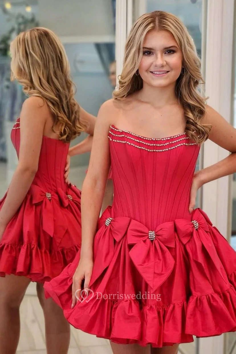 Vestido magenta sin tirantes con lazo y abalorios. view 13