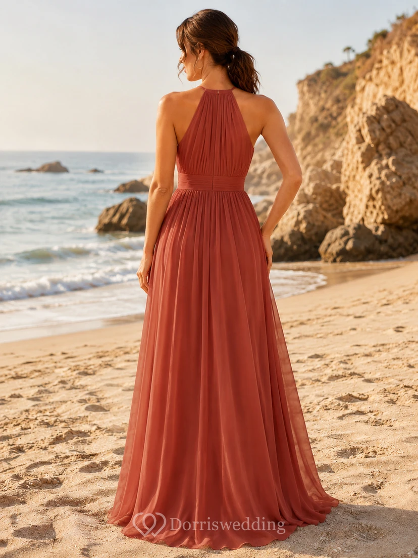 Papaya Destination Beach A-Linien-Brautjungfernkleid aus Chiffon mit ärmellosem Neckholder-Oberteil mit hohem Kragen, plissiertem, bodenlangem Rock und Schlüssellochausschnitt am Rücken. view 2