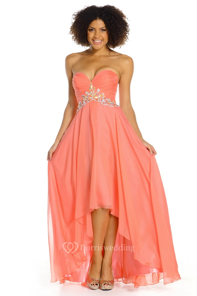 Robe de bal en mousseline sans manches à décolleté cœur et ourlet croisé asymétrique