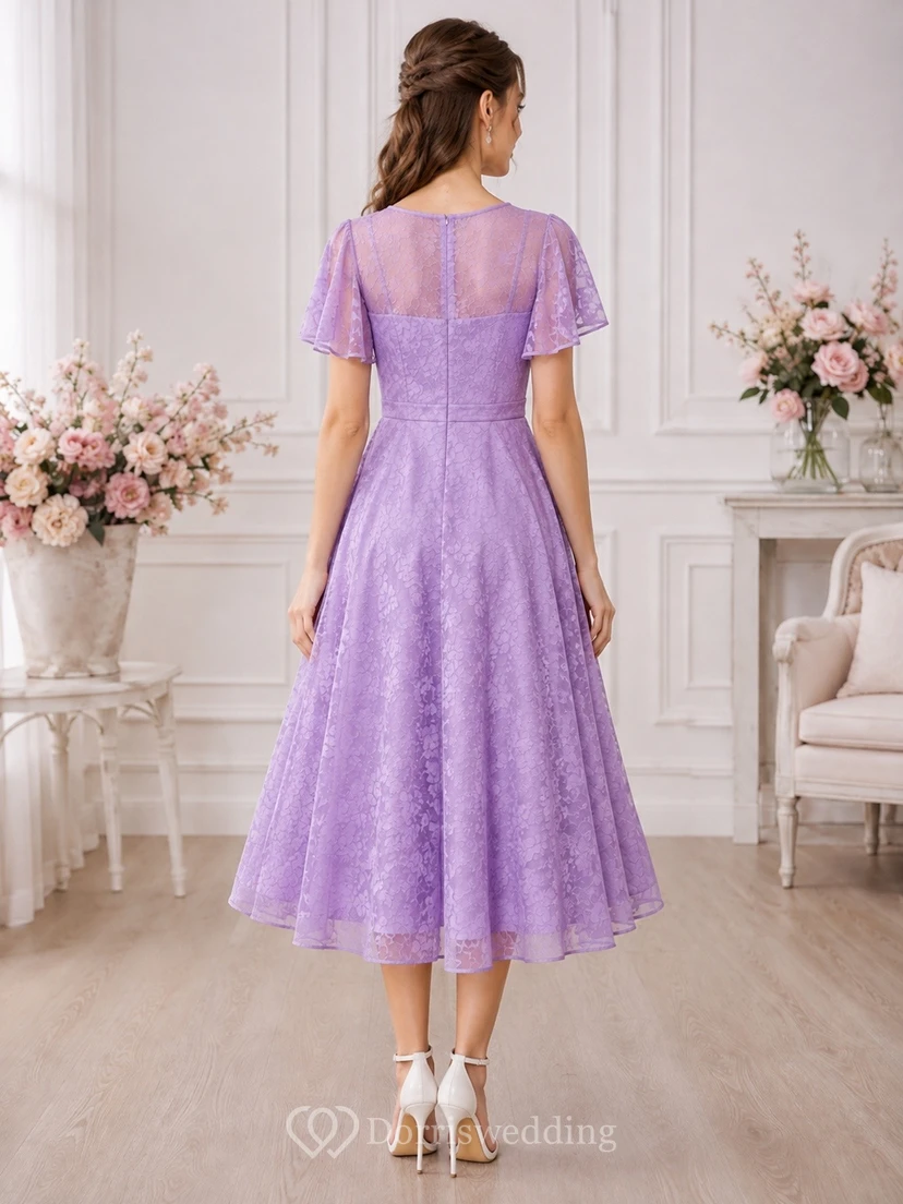 Teelanges, kurzärmeliges, lavendelfarbenes Spitzenkleid in A-Linie, elegant und formell view 2