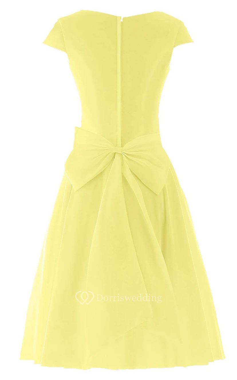Kurzärmeliges, knielanges, plissiertes Chiffonkleid mit Schleife view 4