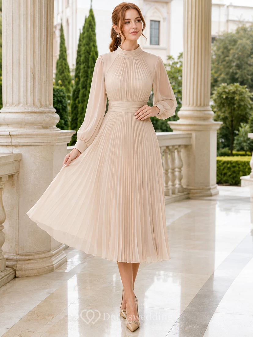 Robe midi en mousseline de soie champagne à col montant plissé et manches longues