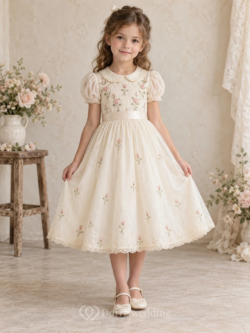 Vestido de niña de flores vintage de corte A, color marfil, con estampado floral, mangas abullonadas y cuello Peter Pan, hasta la rodilla.