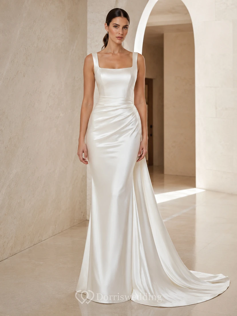 Robe de mariée fourreau en satin drapé à bretelles carrées et traîne simple