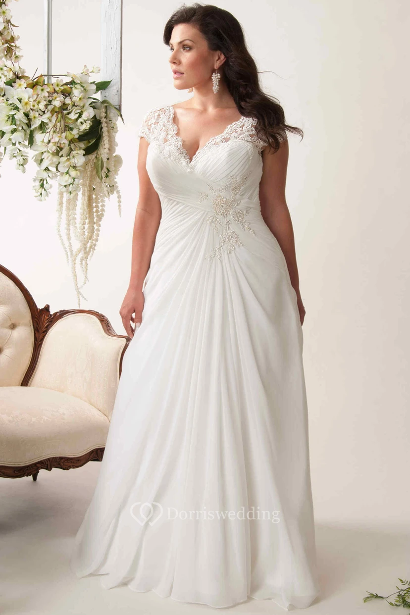 Chiffon-Brautkleid in Übergröße mit V-Ausschnitt, Applikationen, kurzen Ärmeln, Raffungen und Schlüssellochausschnitt