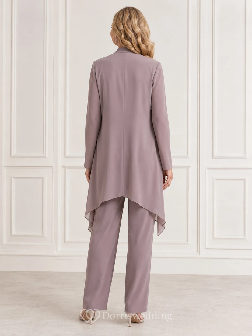 Romantischer Vintage-Hosenanzug in Mauve mit Wasserfallausschnitt, bestehend aus einem lang geschnittenen Spitzenoberteil mit Rundhalsausschnitt, einer Dreivierteljacke und einer geraden Hose. view 2