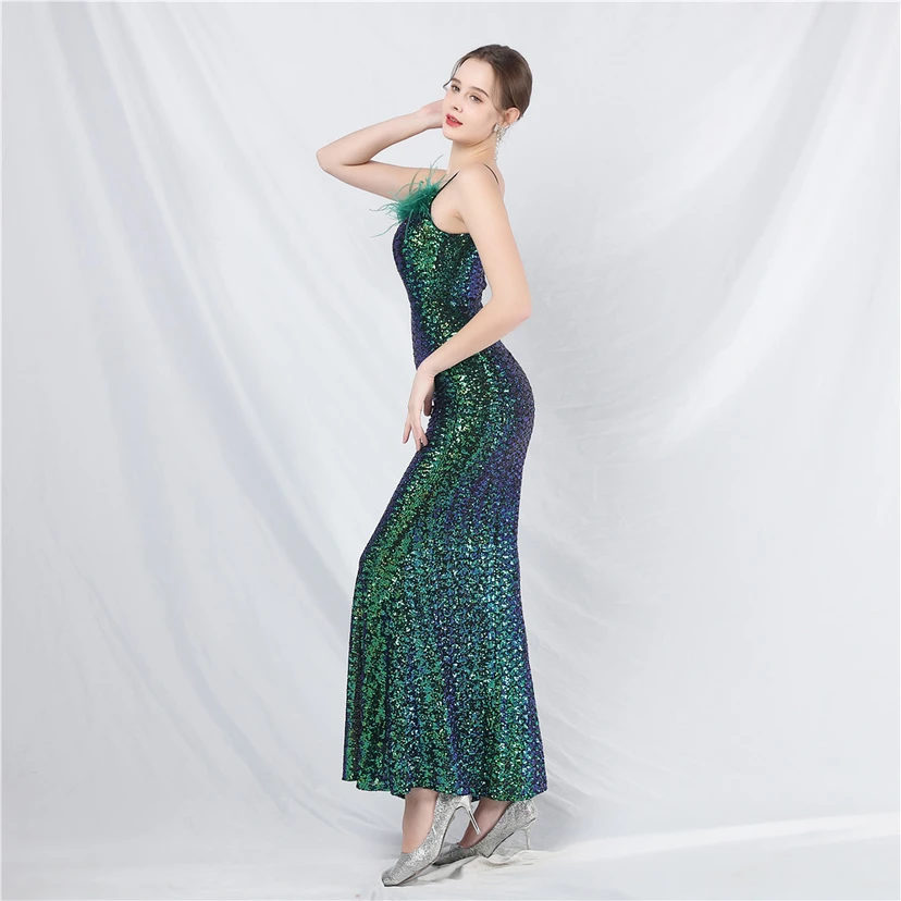 Robe de soirée de luxe ornée de plumes d'autruche et de sequins, idéale pour un banquet. view 36