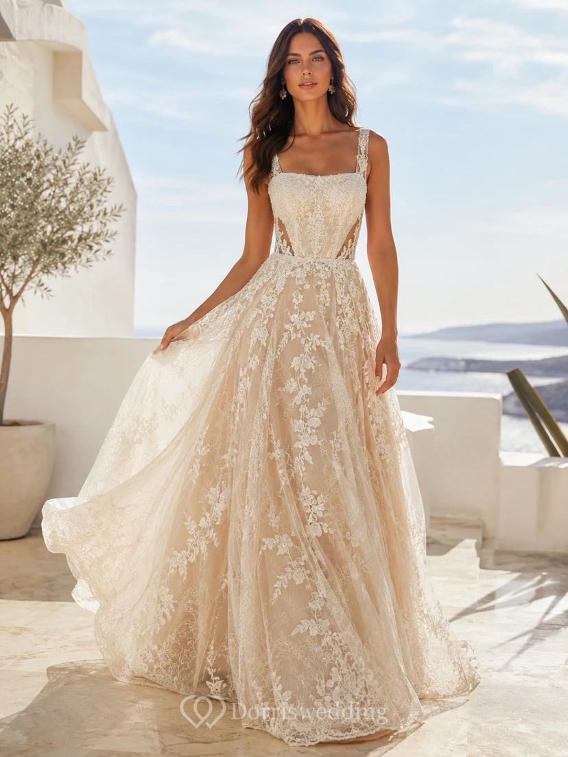 Robe de mariée romantique en dentelle à fines bretelles, coupe trapèze, dos nu et taille naturelle, idéale pour la plage