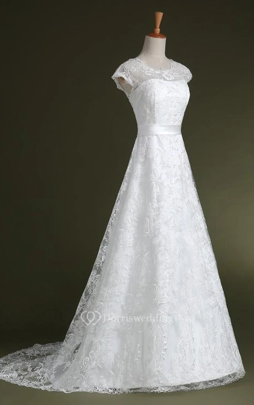 Robe longue trapèze en tulle et dentelle satinée, ornée d'appliqués et d'un corset zippé au dos. view 4
