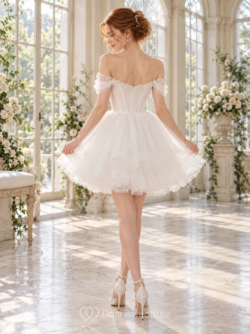 Kurzes, schulterfreies Brautkleid mit herzförmigem Dekolleté und Lagen aus floralem Tüll view 2