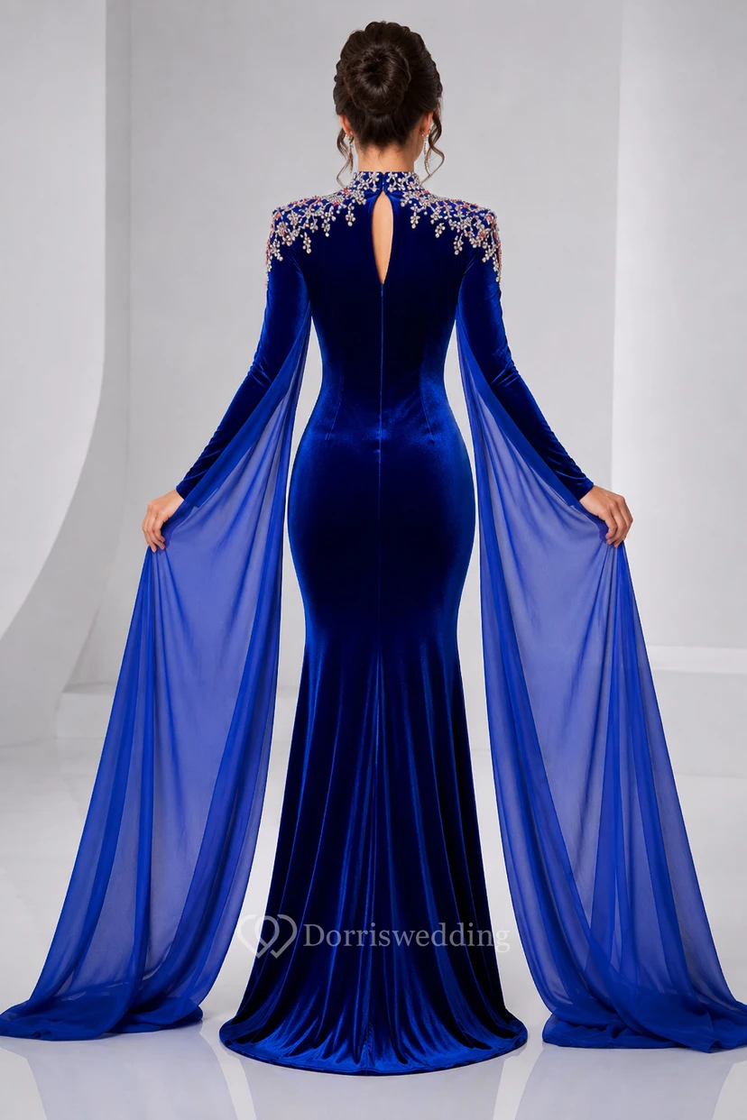 Robe de soirée sirène en velours bleu royal à col montant, manches cape transparentes et épaules ornées de perles view 2