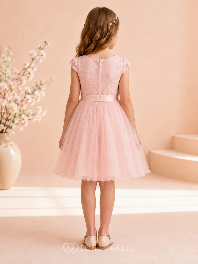 Adorable vestido de niña de las flores, color rosa empolvado, con mangas cortas, encaje y tul, corte en A y largo hasta la rodilla. view 2