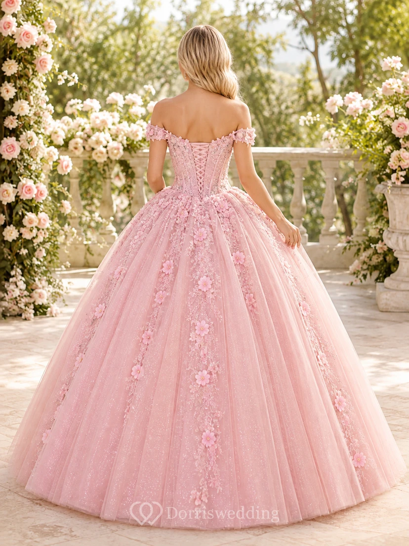 Vestido de gala largo hasta el suelo de tul con apliques florales y hombros descubiertos, color rosa rubor, estilo princesa, ideal para quinceañeras, graduaciones y eventos formales. view 2