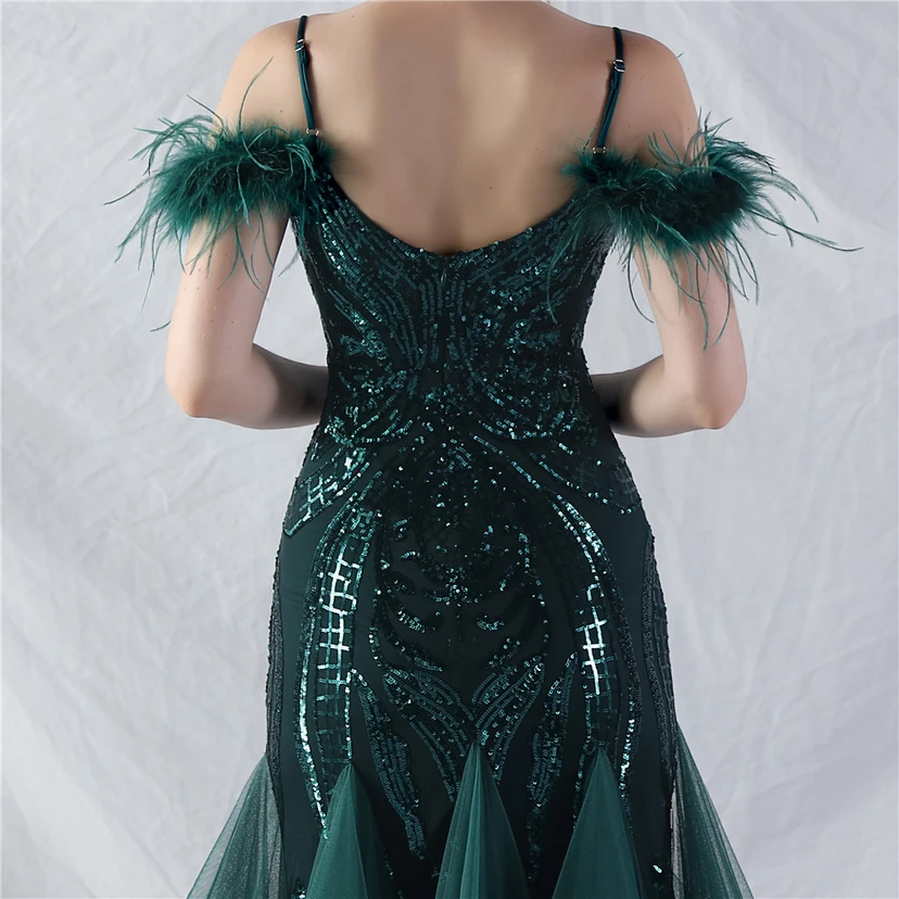 Robe de danse artisanale en filet rigide orné de plumes d'autruche, de perles et de fleurs, confectionnée en maille. view 56