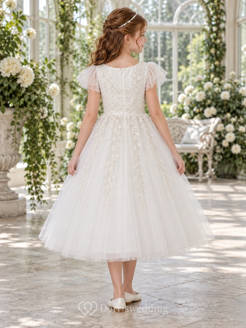 Vestido de niña de flores modesto, blanco, con estampado floral, corte en A, tul, mangas con volantes y apliques. view 2