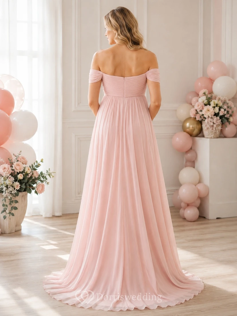 Romantisches, perlmuttrosa Chiffon-Umstandskleid mit schulterfreiem Ausschnitt, kurzen Ärmeln und Falten im Empire-Stil view 2
