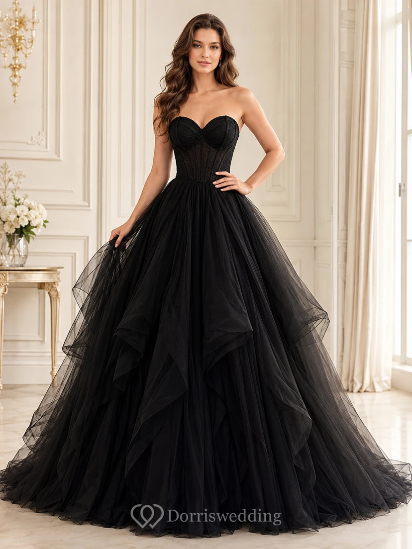 Schwarzes, trägerloses, gestuftes Tüll-Ballkleid mit Herzausschnitt