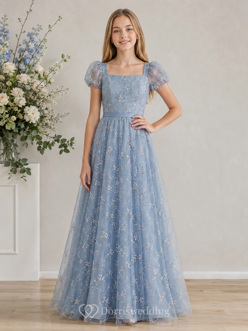 Himmelblaues Brautjungfernkleid im A-Linien-Schnitt mit eckigen, kurzen Ärmeln und Puffärmeln/Ballon-Blumenmuster im Boho-Stil