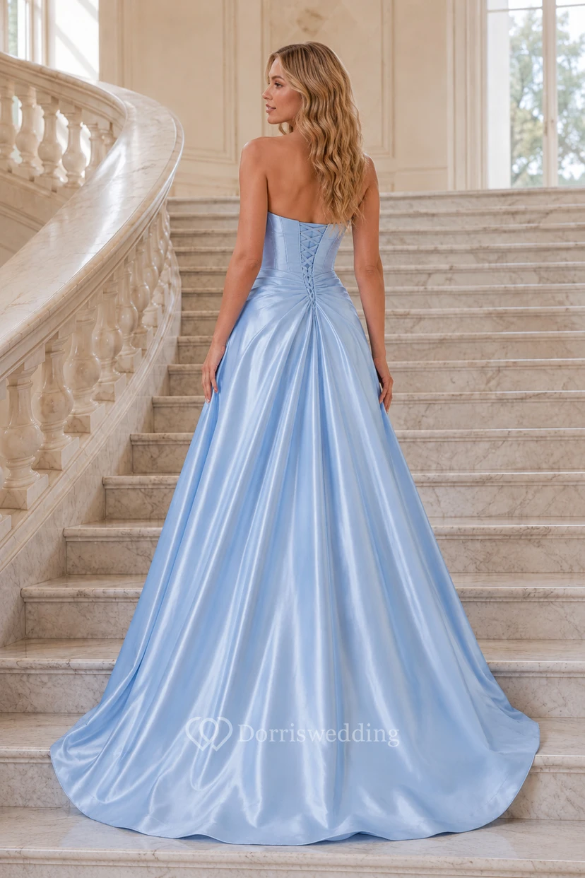 Himmelblaues, trägerloses A-Linien-Abendkleid aus Satin mit Schlitz vorne und Schleppe view 2