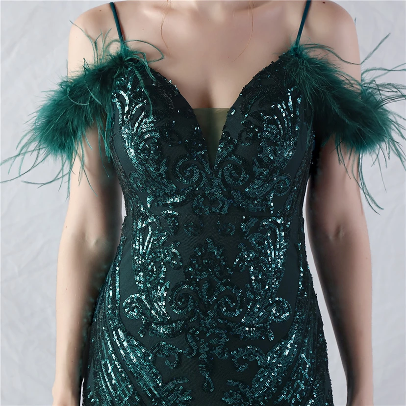 Robe de danse artisanale en filet rigide orné de plumes d'autruche, de perles et de fleurs, confectionnée en maille. view 57