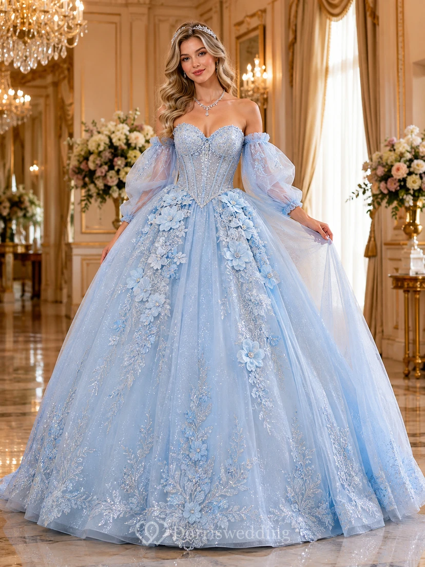 Vestido de quinceañera azul cielo con escote corazón, mangas abullonadas, apliques florales, corsé en la espalda y cola catedral.