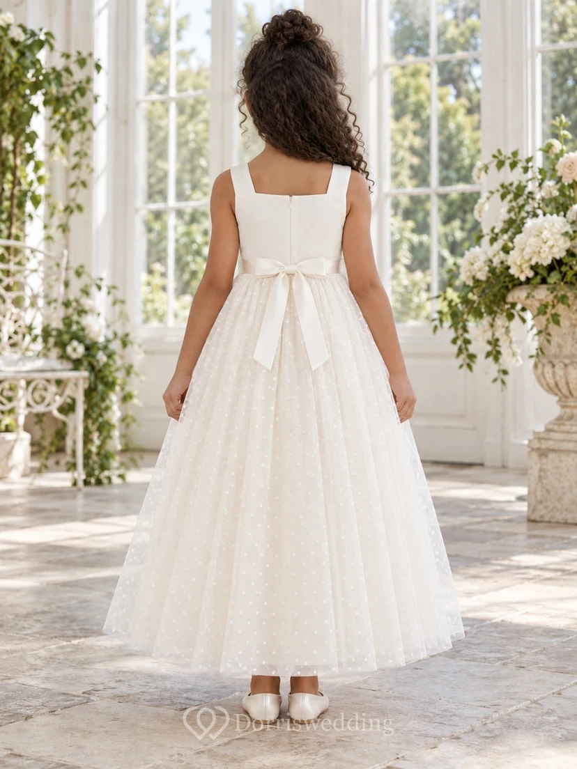 Elfenbeinfarbenes, ärmelloses Blumenmädchenkleid mit quadratischem Ausschnitt, A-Linie, Tüll, Punkten und Schleife am Rücken view 2