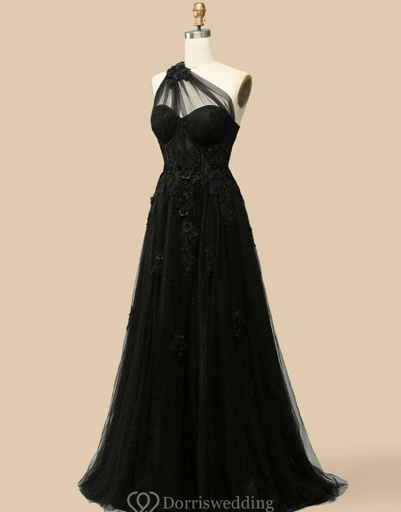 Espectacular vestido negro de tul brillante con escote corazón y abertura. view 6