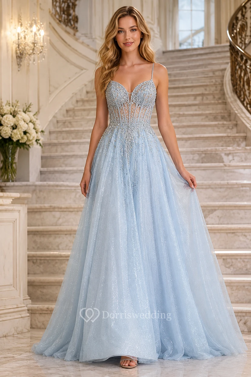 Himmelblaues Tüll-Ballkleid mit Spaghettiträgern, Korsett-Oberteil und Glitzerrock für den Abschlussball