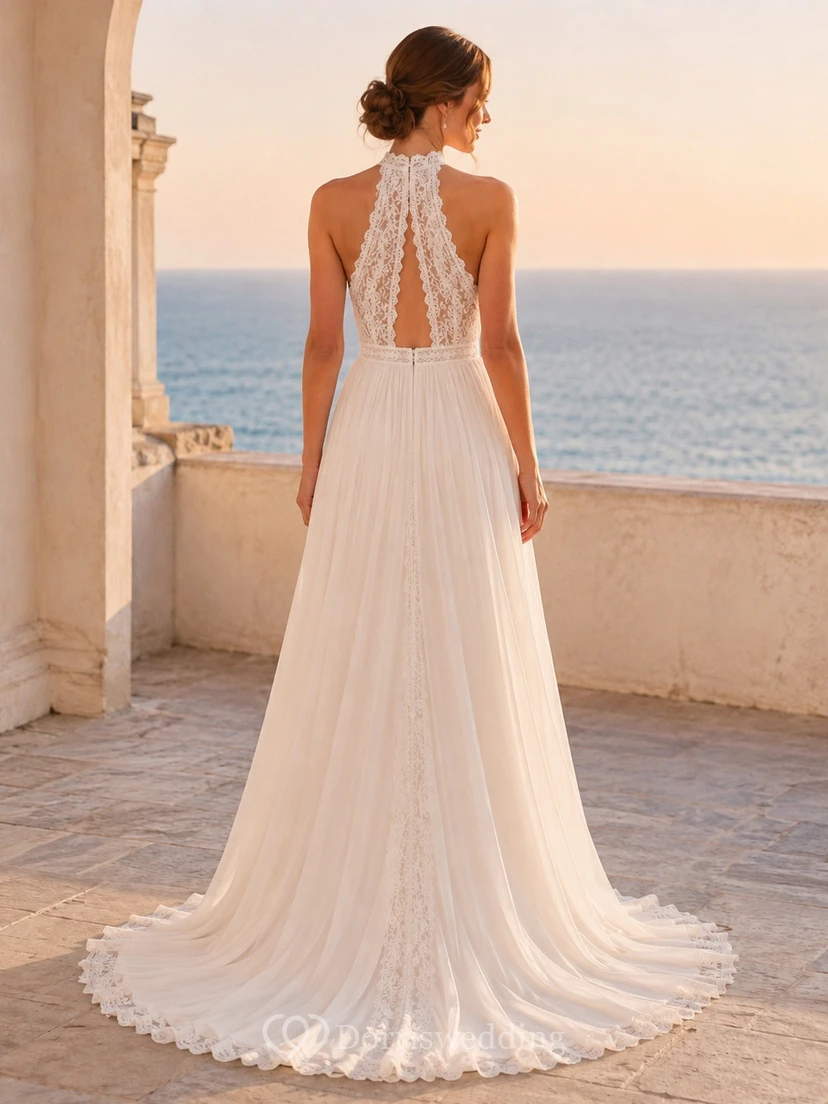 Vestido de novia de corte A con encaje floral y escote halter, cola larga view 2