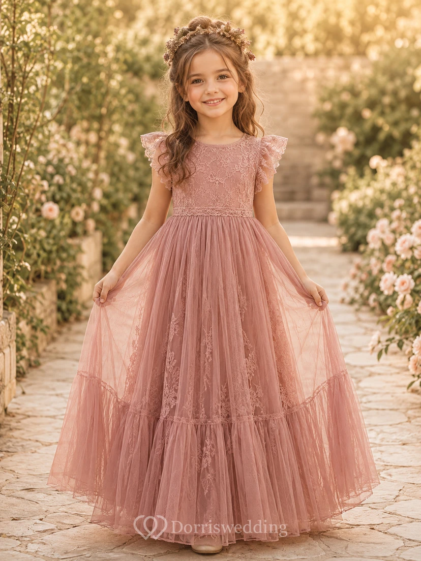 Robe de demoiselle d'honneur en dentelle rose poudré et tulle, coupe trapèze, manches courtes, col rond, jupe longue à volants