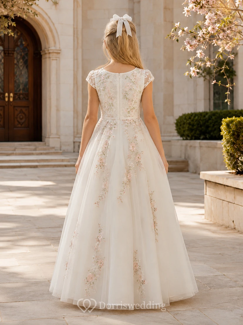 Vestido de comunión de corte A con mangas cortas y bordado floral estilo barco, ideal para primavera. view 2