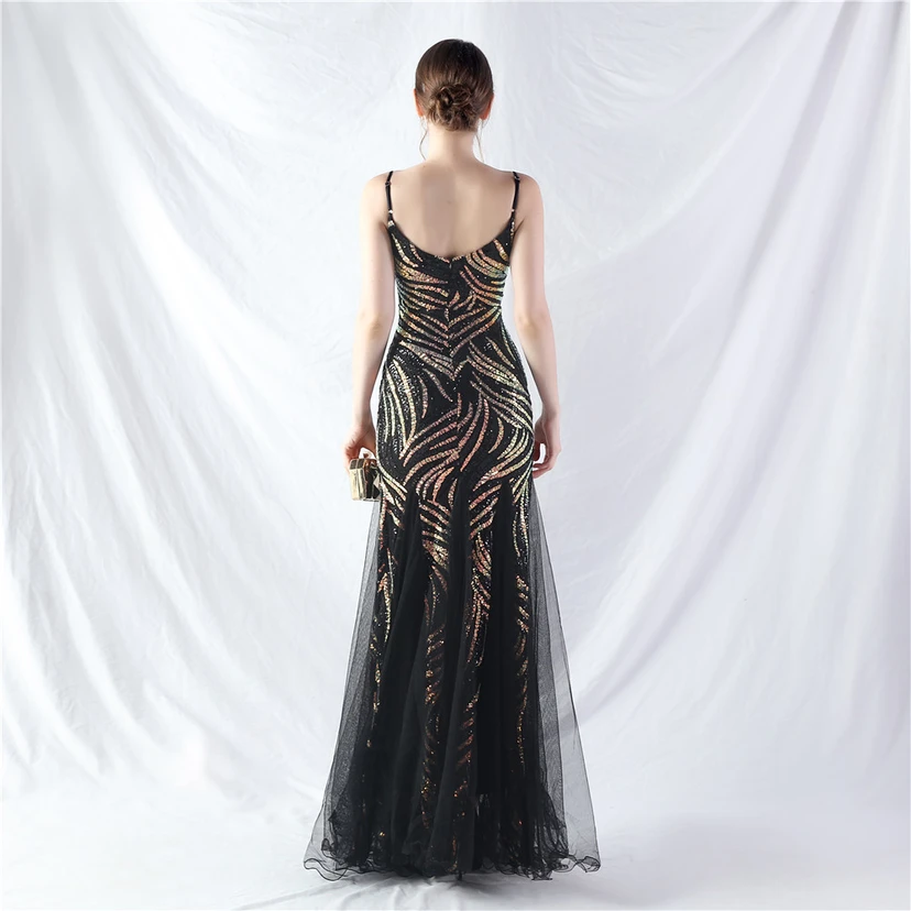 Paillettenbesetztes Abendkleid aus Netzstoff und Trägern view 24