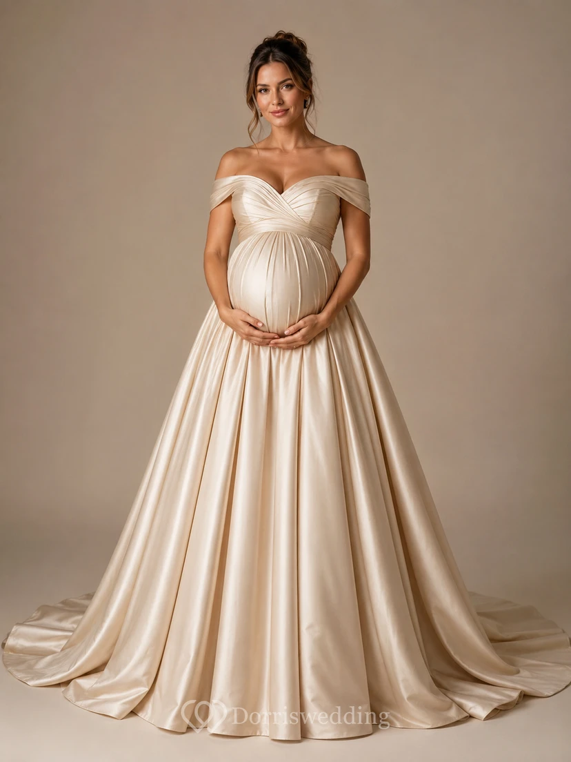Robe de bal de maternité en satin, épaules dénudées, manches courtes et drapé plissé, longueur au sol